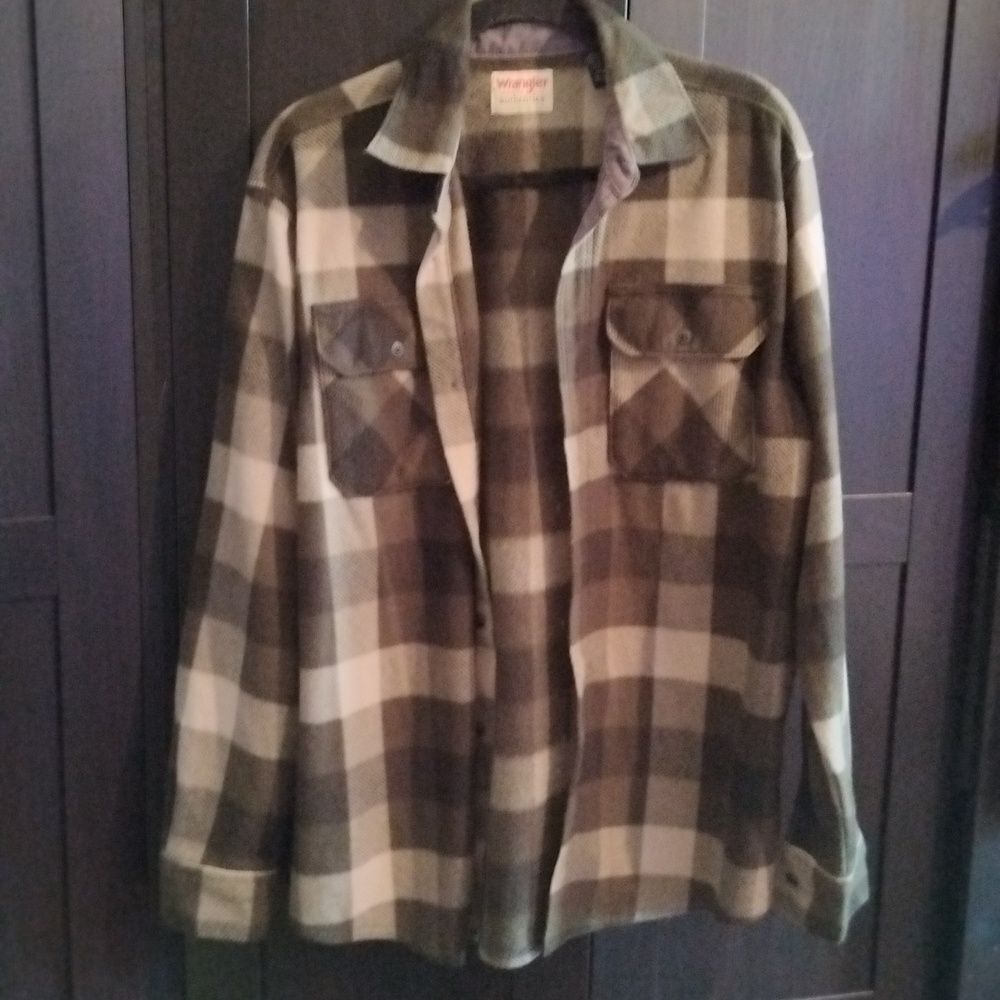 Authentic Wrangler Olive and Cream Plaid Fleece Shirt/Jacket - Medium